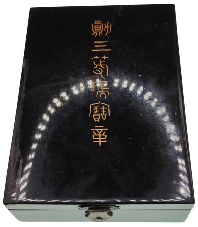 3rd class Order of the  Sacred Treasure with mark ヒ.jpg