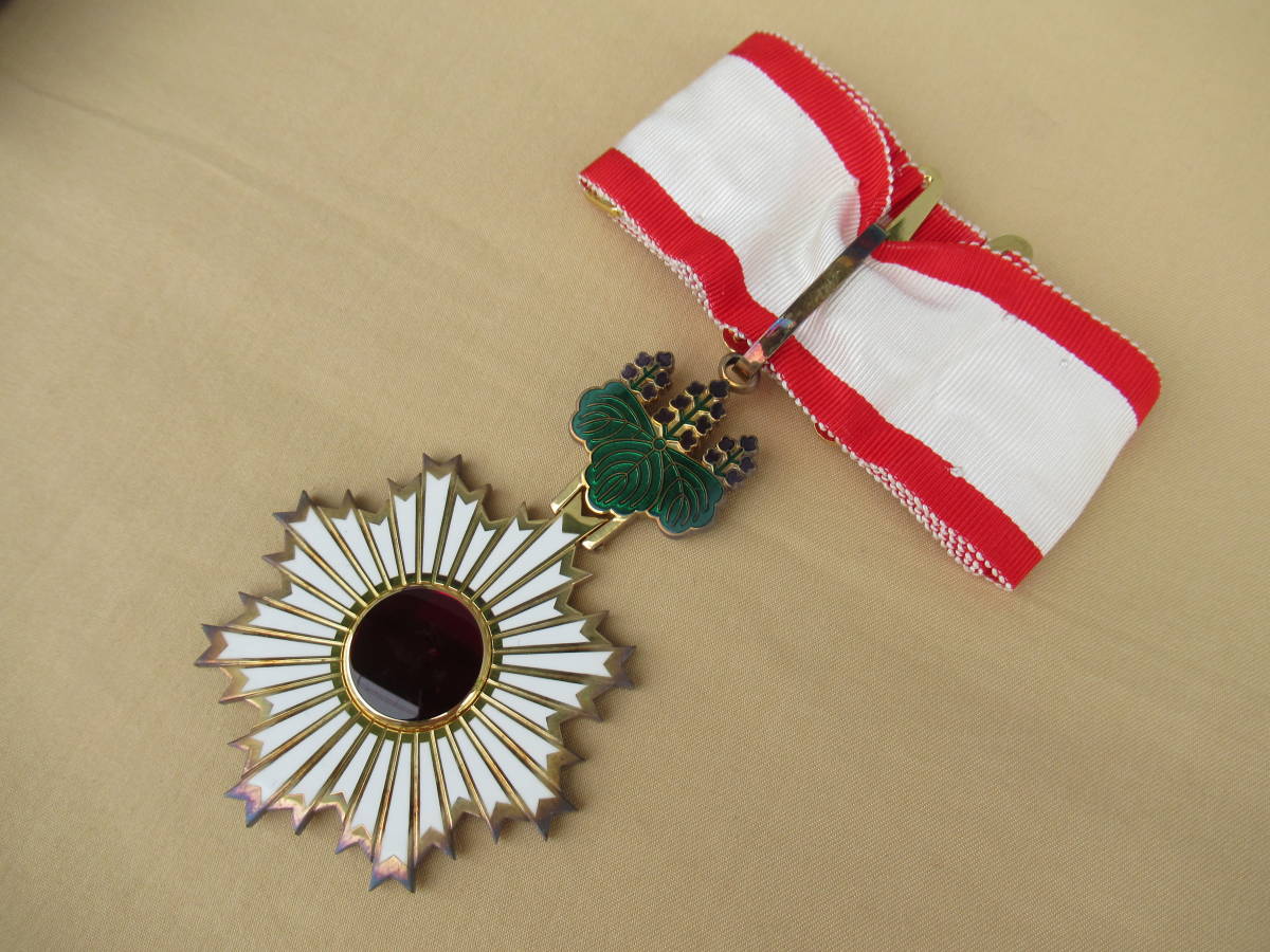 3rd  class Rising Sun and its  miniature.jpg