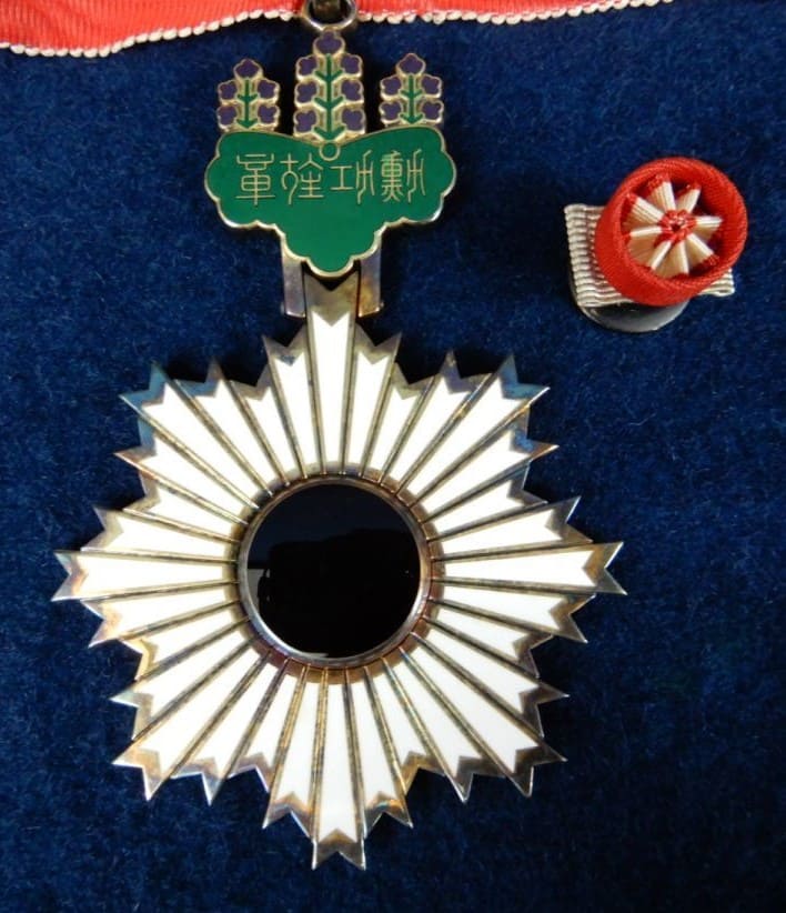 3rd class Rising  Sun order awarded in 1984.jpg