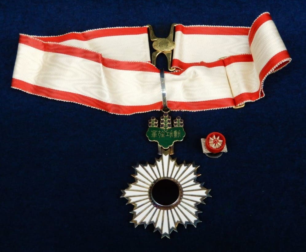 3rd class Rising Sun order awarded in  1984.jpg