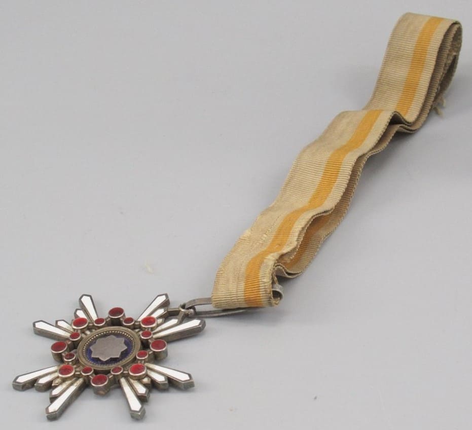 3rd class Sacred Treasure order  awarded in 1914 to Major General Funabashi Yoshizo.jpg