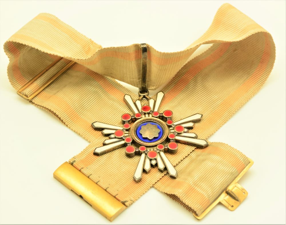 3rd class Sacred  Treasure order marked ヒ.jpg