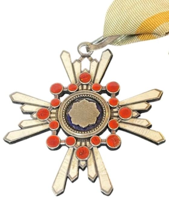 3rd class Sacred Treasure order marked ヒ.jpg