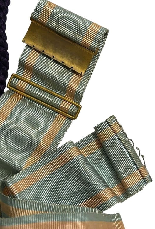 3rd class Sacred Treasure order with  case for foreigners from Meiji era.jpg