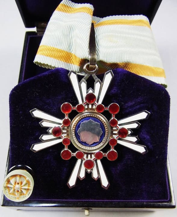 3rd class Sacred Treasure order with  mark N.jpg