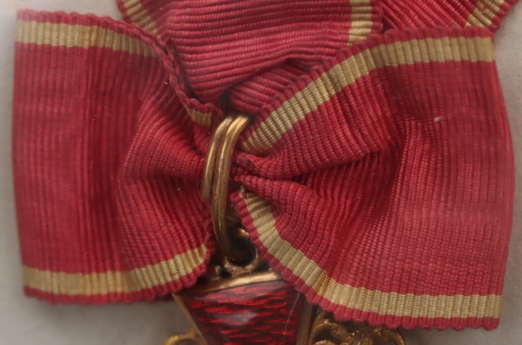 3rd class Saint_Anna order with a bow.jpg