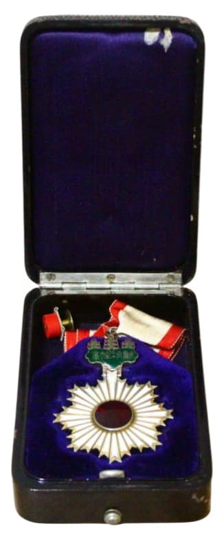 3rd Order of Rising S un in Early Rounded Lacquer Case.jpg