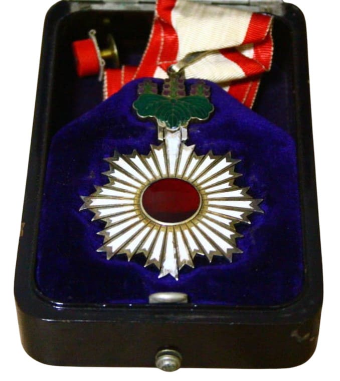 3rd Order of Rising  Sun in Early Rounded Lacquer Case.jpg