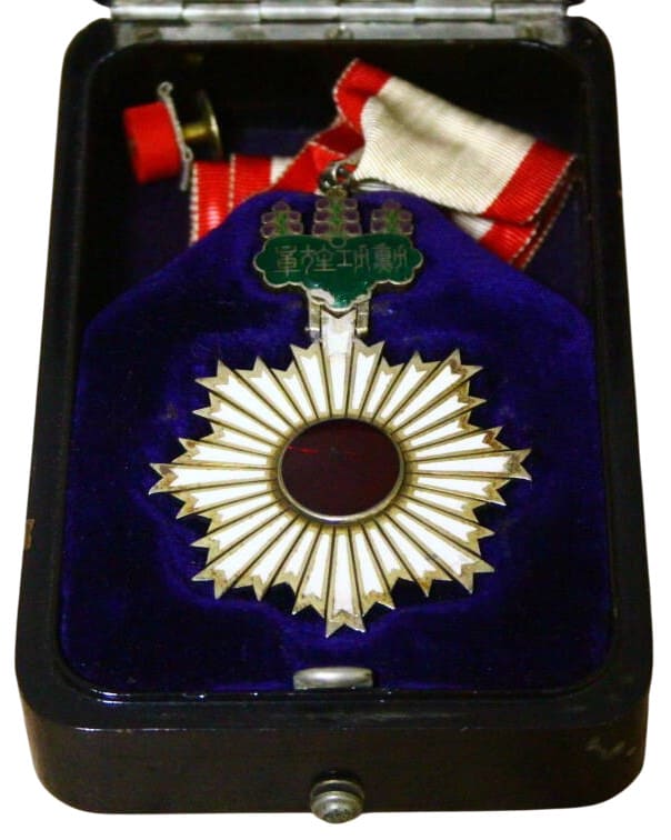 3rd Order of  Rising Sun in Early Rounded Lacquer Case.jpg