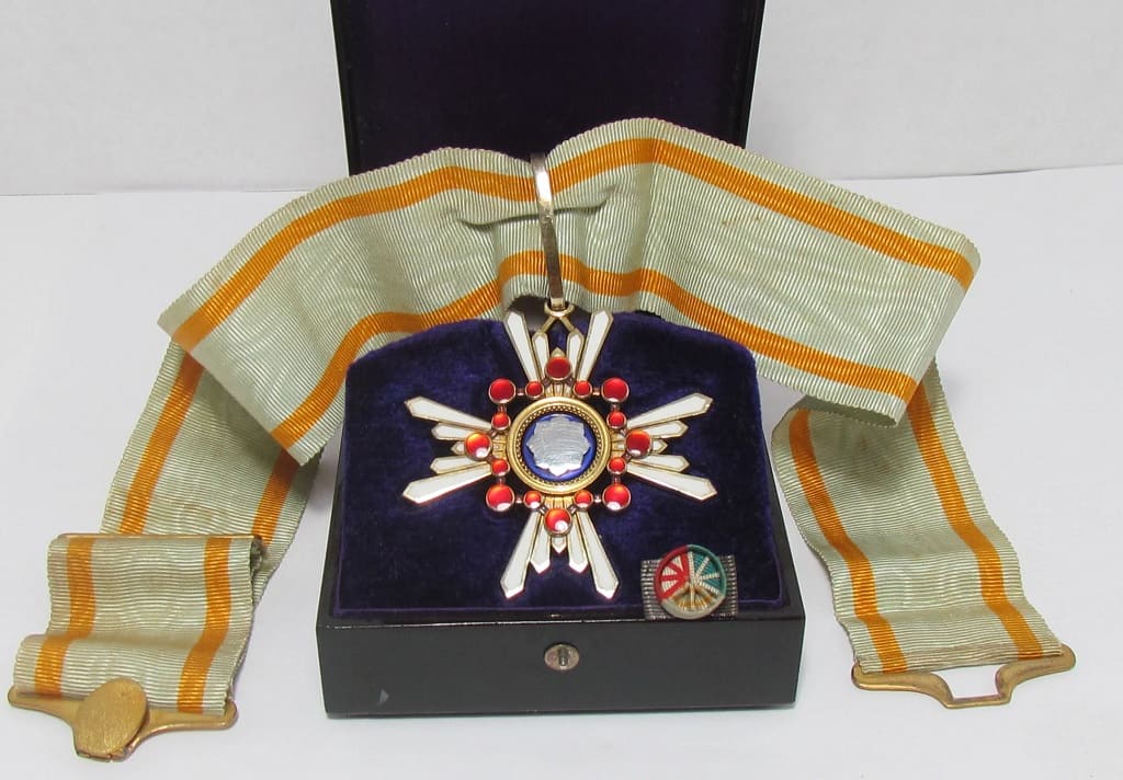 3rd Sacred Treasure order marked 美.jpg