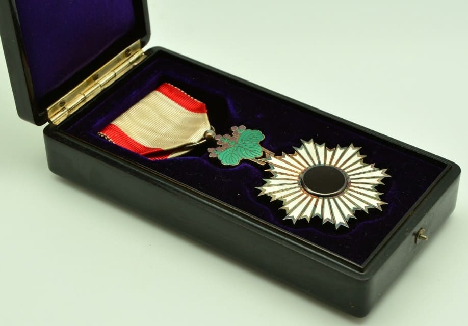 4th class Golden Kite order with additional tag on  the case lid.jpg