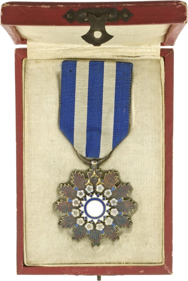 4th class National Emblem Order.jpg