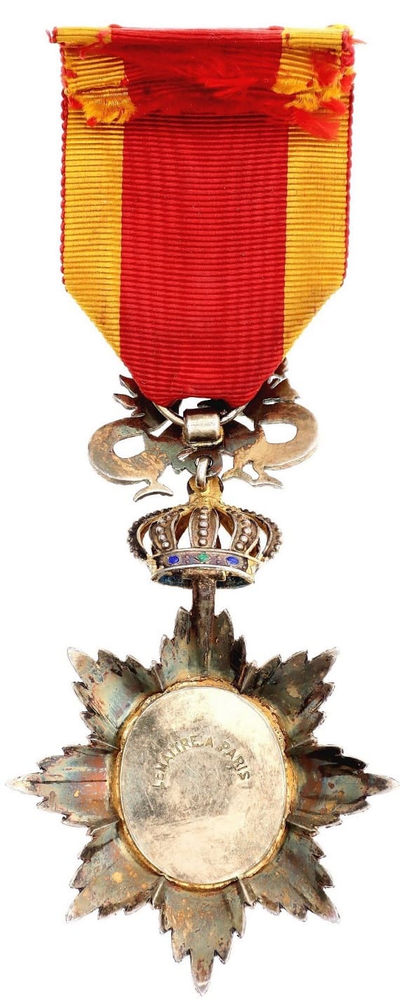 4th class Officer's badge with red with gold  border stripes.jpg