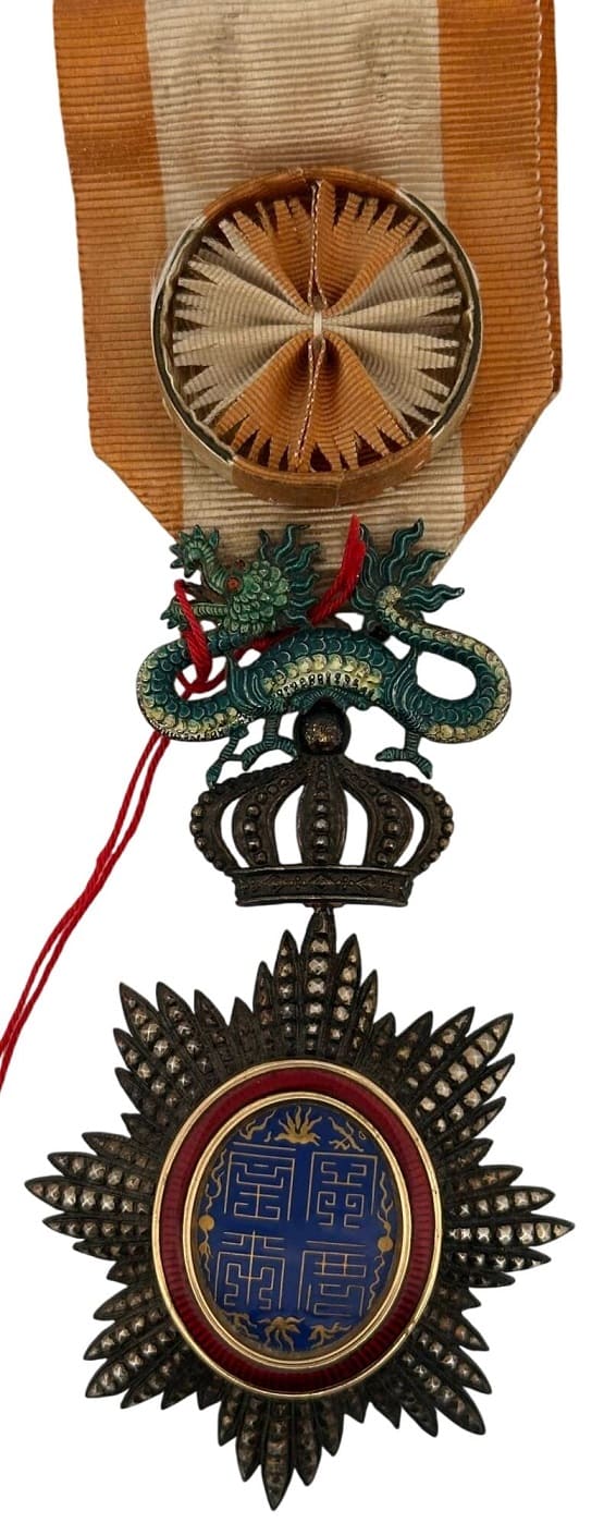 4th class Officer's order with green ribbon with a gold border stripes.jpg