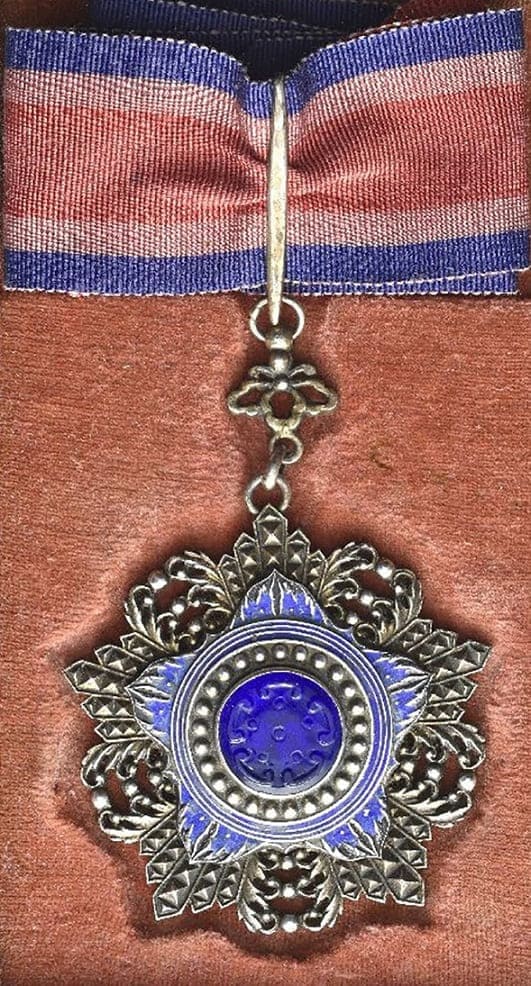 4th class Order of the Brilliant Jade 82.jpg