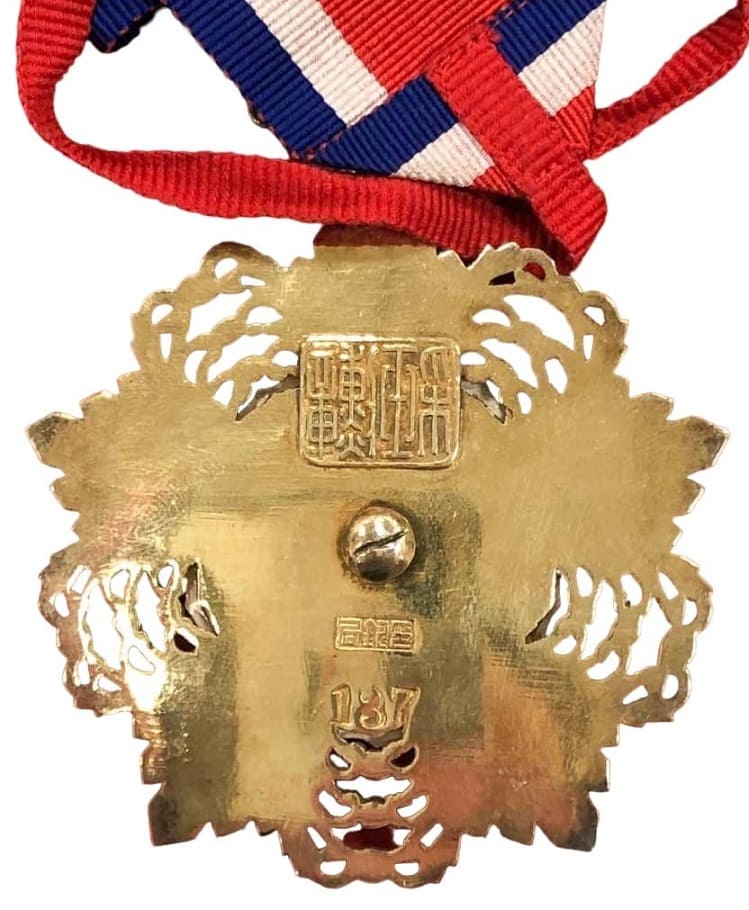 4th class  order of the Brilliant Jade No. 137.jpg