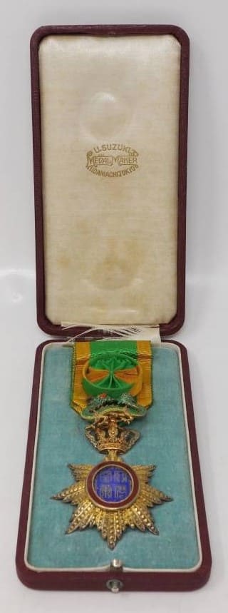 4th class Order of the Dragon of Annam made by Umekichi  Suzuki.jpg