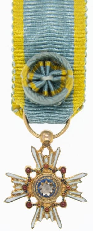 4th class order of the Sacred Treasure miniature in gold.jpg