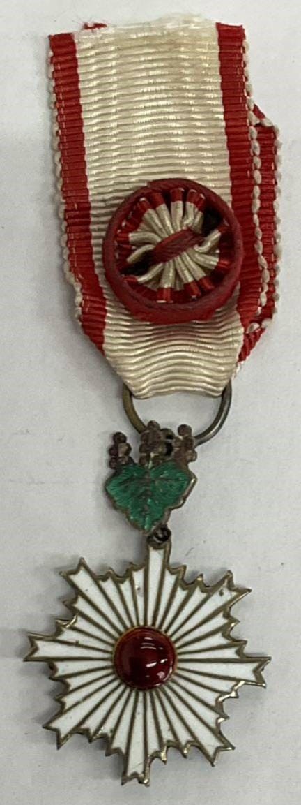 4th class  Rising Sun miniature.jpg