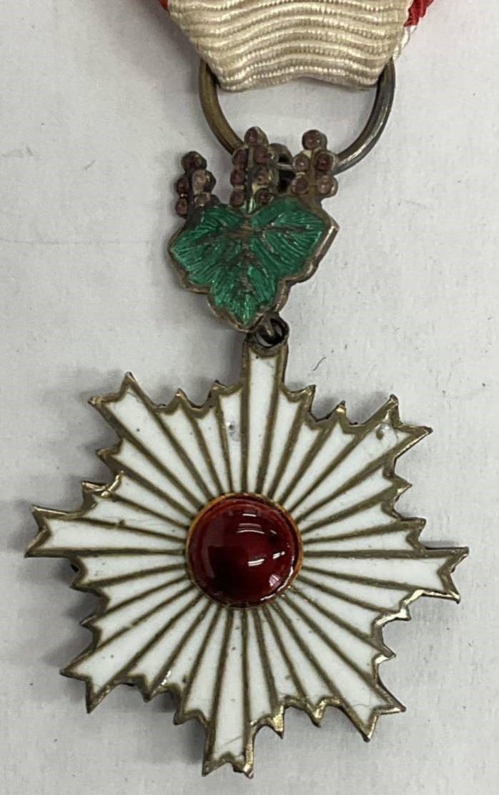 4th class Rising Sun miniature.jpg