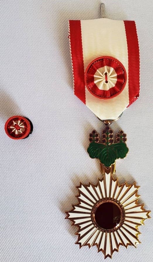 4th class Rising  Sun order awarded in 1999.jpg