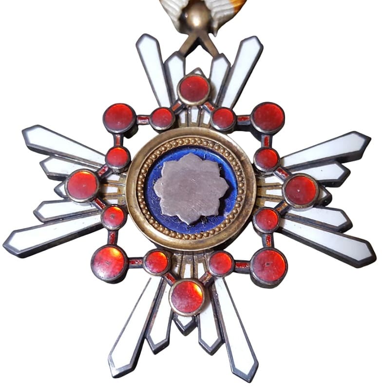 4th class Sacred Treasure order  marked ヒ.jpg