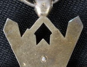 4th  class Sacred Treasure Order marked  ナ.jpg