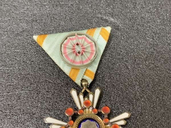4th class Sacred  Treasure order  with mark 美.jpg