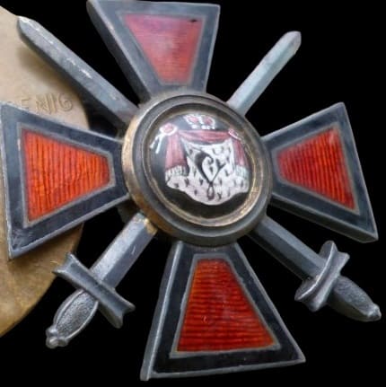 4th class Saint Vladimir order with swords made by Paul Meybauer workshop.jpg