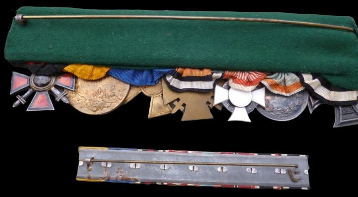 4th class Saint Vladimir order with swords  made by Paul Meybauer workshop.jpg