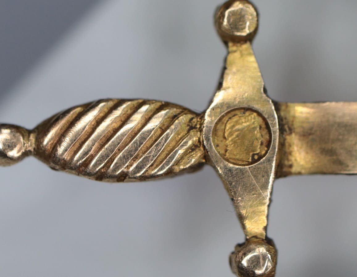 4th class Saint Vladimir with  swords and black flat enamel.jpg