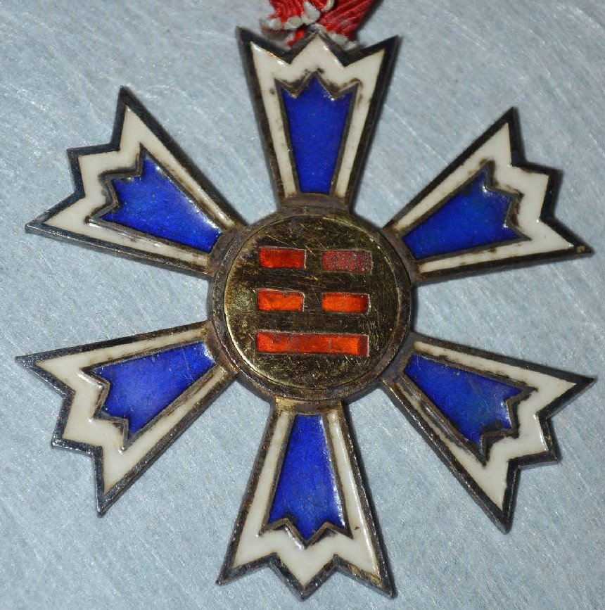 5050429bf0384.jpg