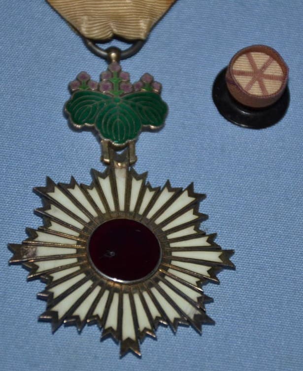 5th class  Early Meiji  Order of the Rising Sun.jpg