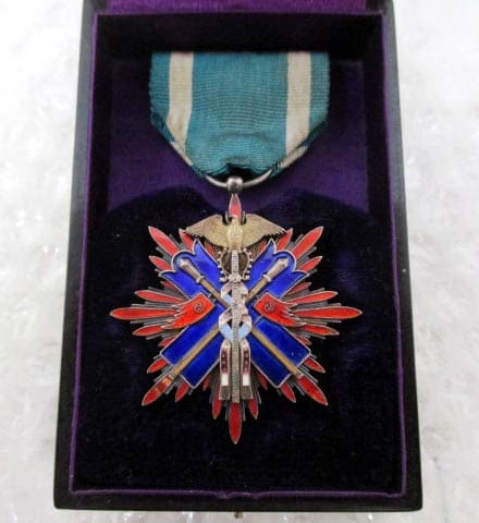 5th class  Golden Kite order awarded in 1906.jpg