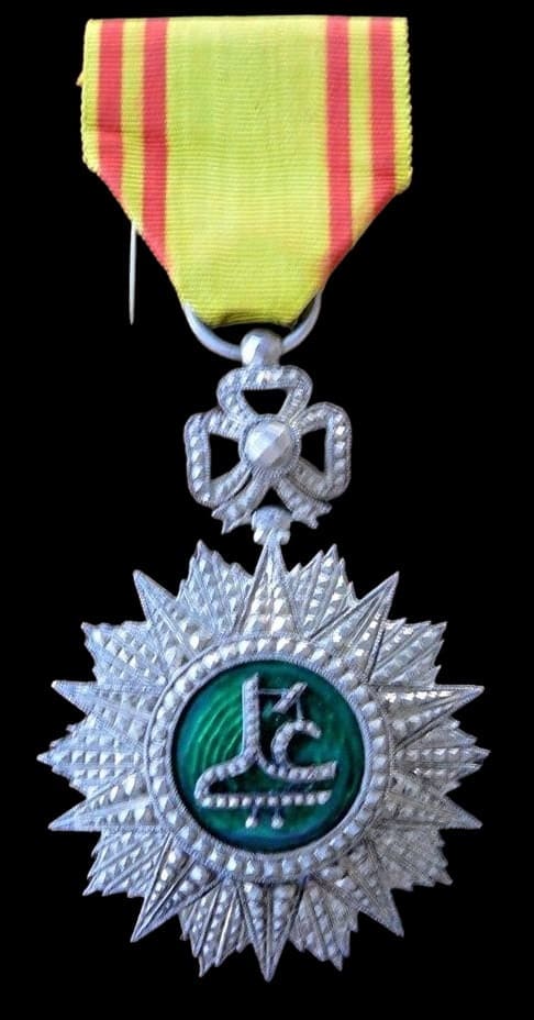 5th class Order of Nishan-Iftikar  made by Paul Stopin, Paris.jpg