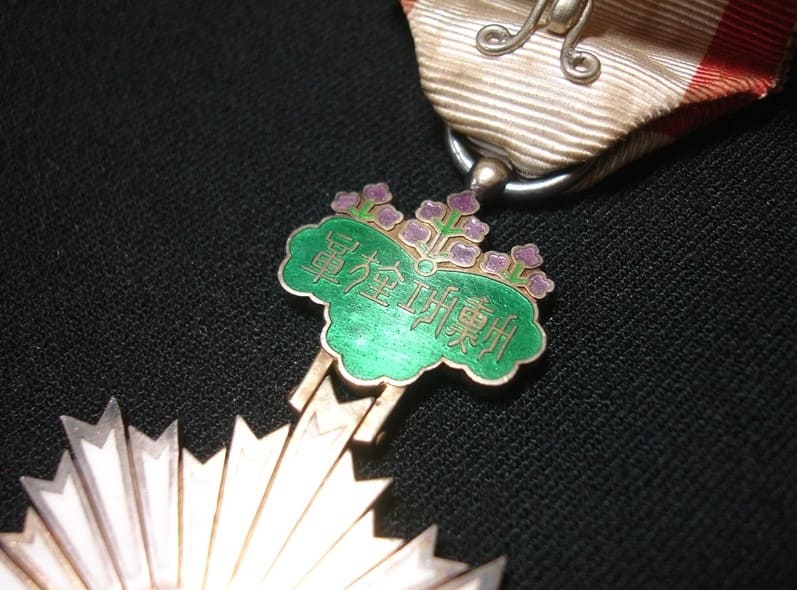 5th  class  Order of Rising Sun in Early Rounded Lacquer Cases.jpg