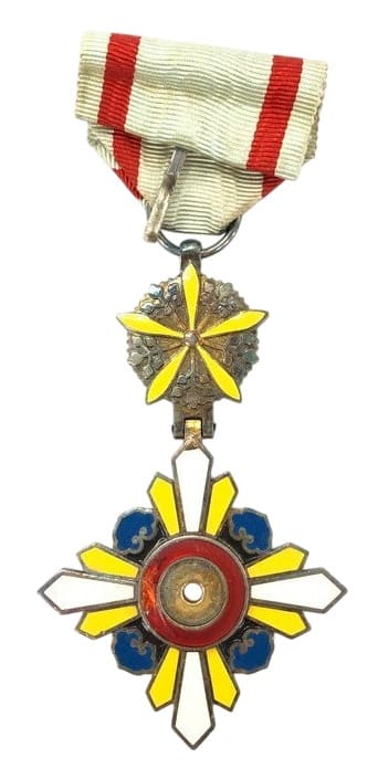 5th class  order of the Auspicious Clouds with technical mark 0.jpg