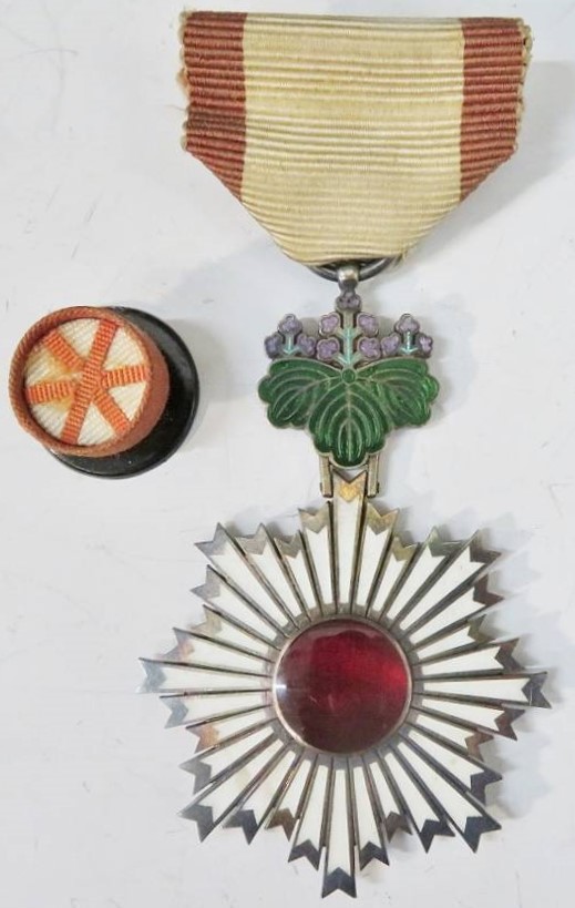 5th class Rising Sun orders made by Hirata  workshop.jpg