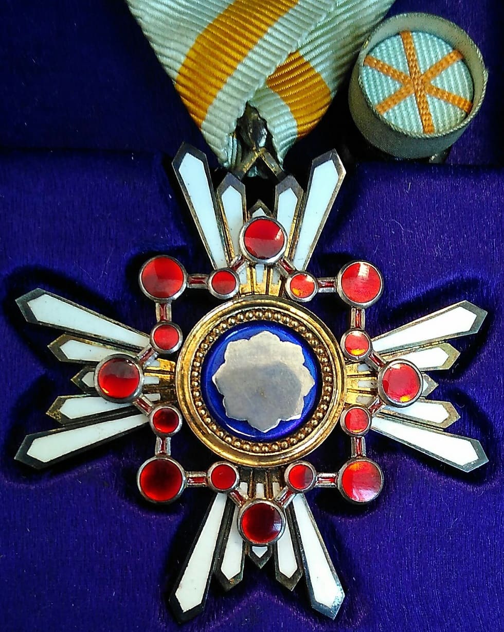 5th class  Sacred  Treasure order with mark 美.jpg