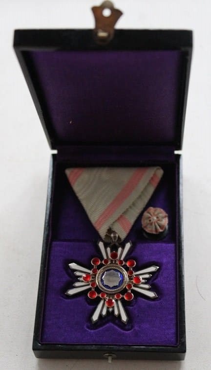5th class  Sacred  Treasure order  with mark 美.jpg