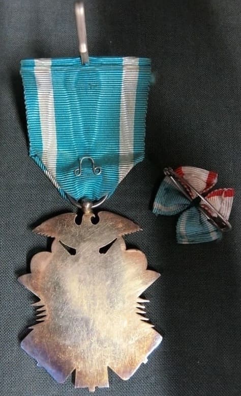 6th class Golden Kite order  combined rosette.jpg