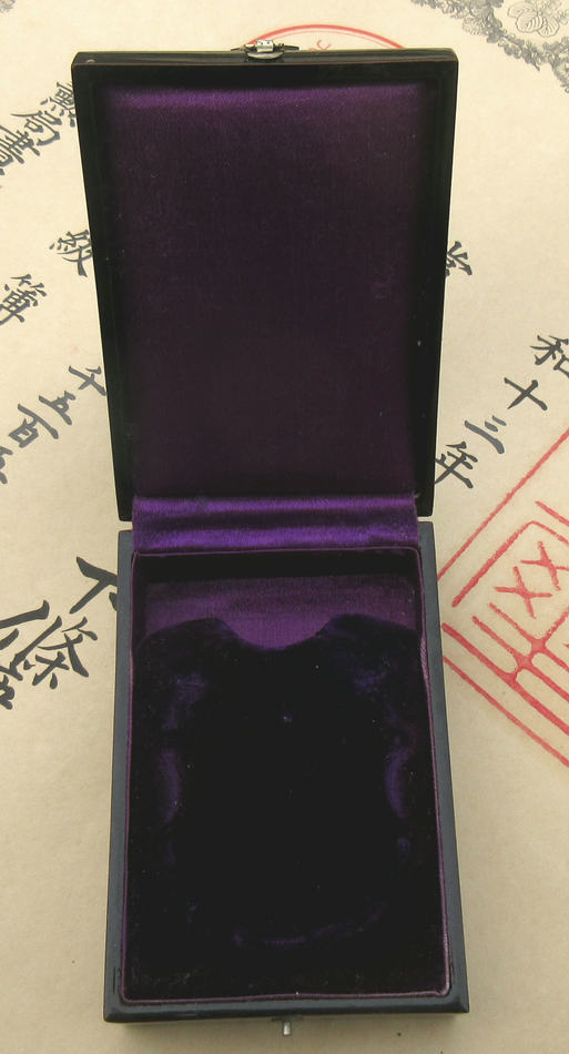6th class Golden Kite order  marked M issued in 1938.jpg