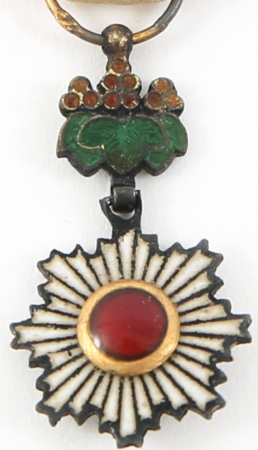 6th class Order of Rising Sun  Miniature.jpg