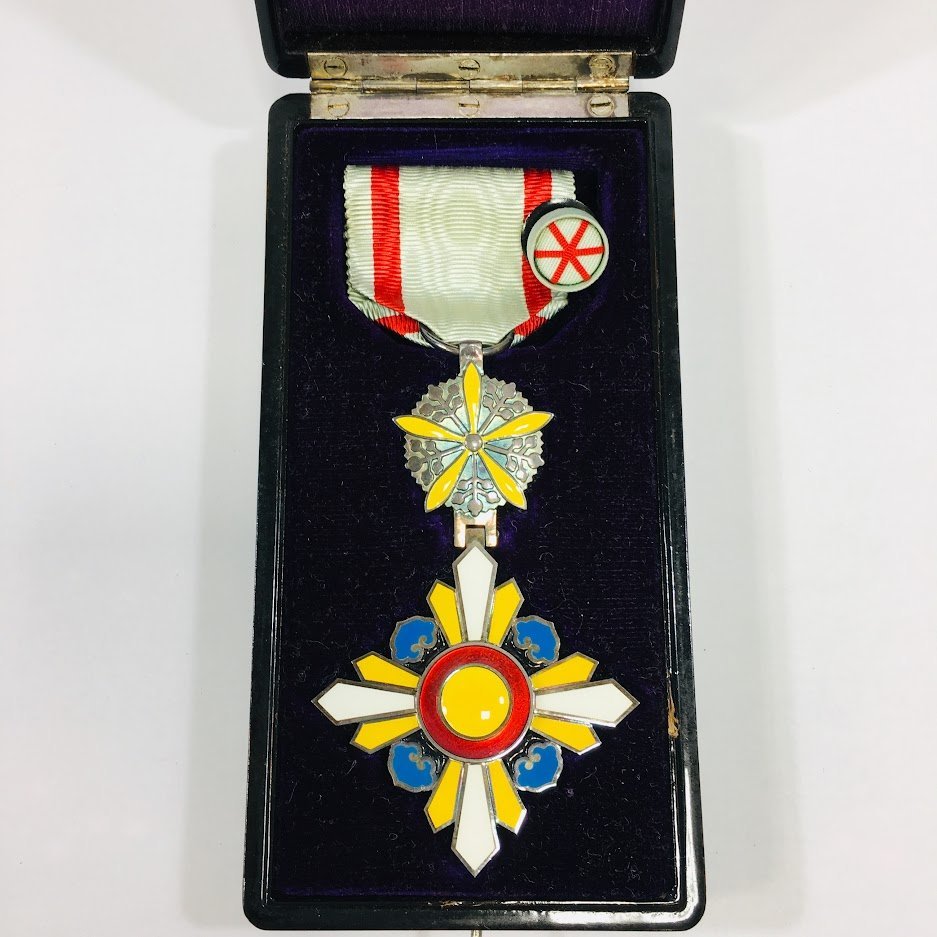 6th  class Order of the Auspicious Clouds.jpg