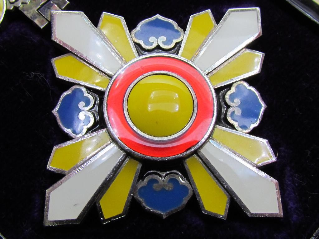 6th class Order of  the Auspicious  Clouds.JPG