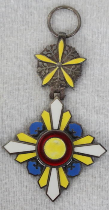 6th class Order of the Auspicious Clouds.JPG