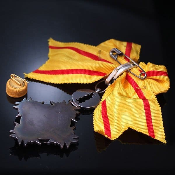 6th Class Order  of the  Precious Crown.jpg