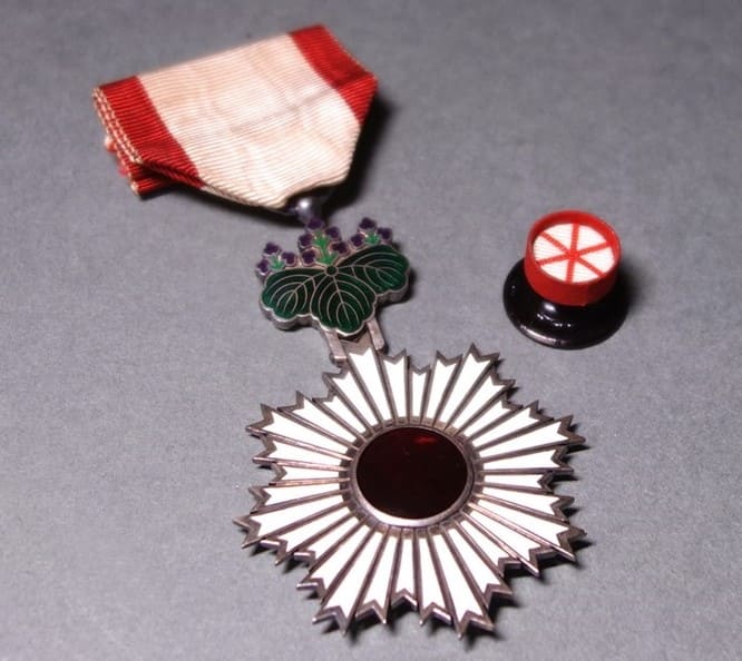 6th class Order of  the Rising Sun.jpg