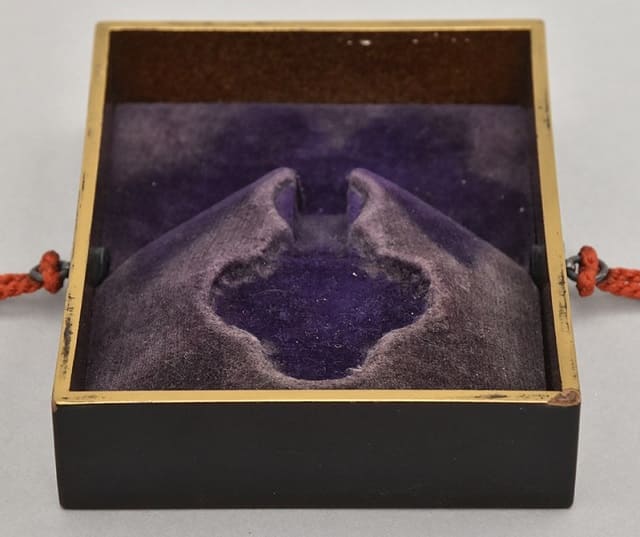 6th class Precious Crown order from Meiji era with case for  foreigners.jpg