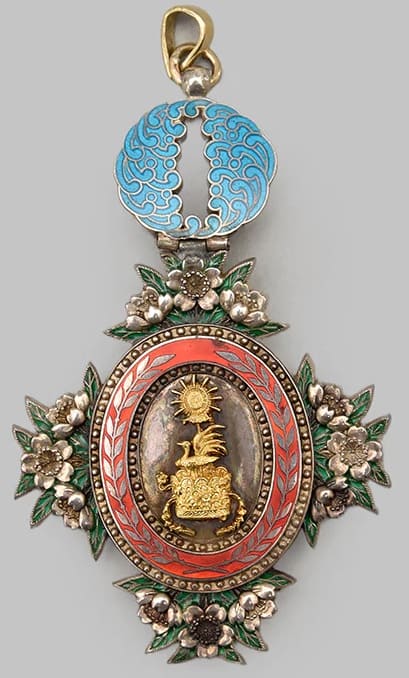 6th class Precious Crown  order  from Meiji era with case for foreigners.jpg